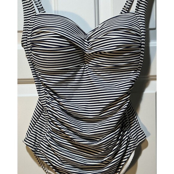 Nip Tuck Swim Striped One-Piece Swimsuit Multi Fit Cup Ruched Slimming Size 6 - Picture 1 of 6